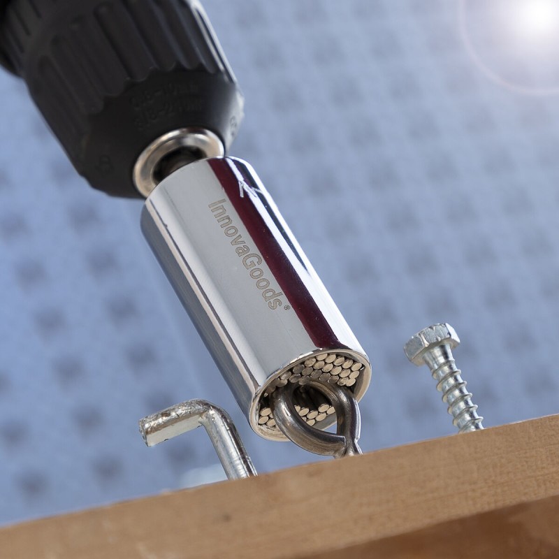 Clé à douille universelle Uniscrew – Polyvalente et ergonomique